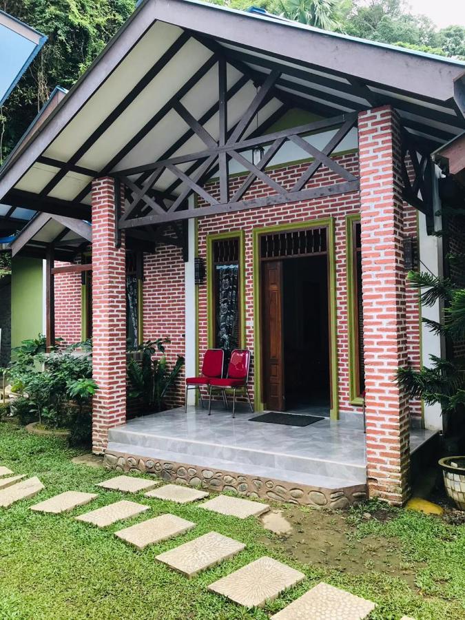 Thomas' Retreat Bukit Lawang Quarto foto