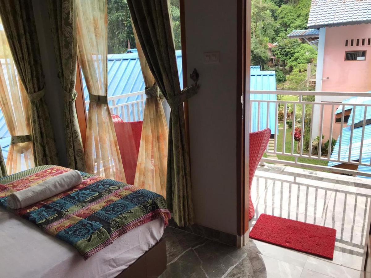 Thomas' Retreat Bukit Lawang Quarto foto